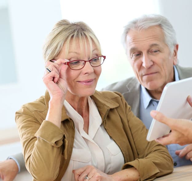 Couple de seniors accompagné pour mieux vieillir avec Partner Assurances