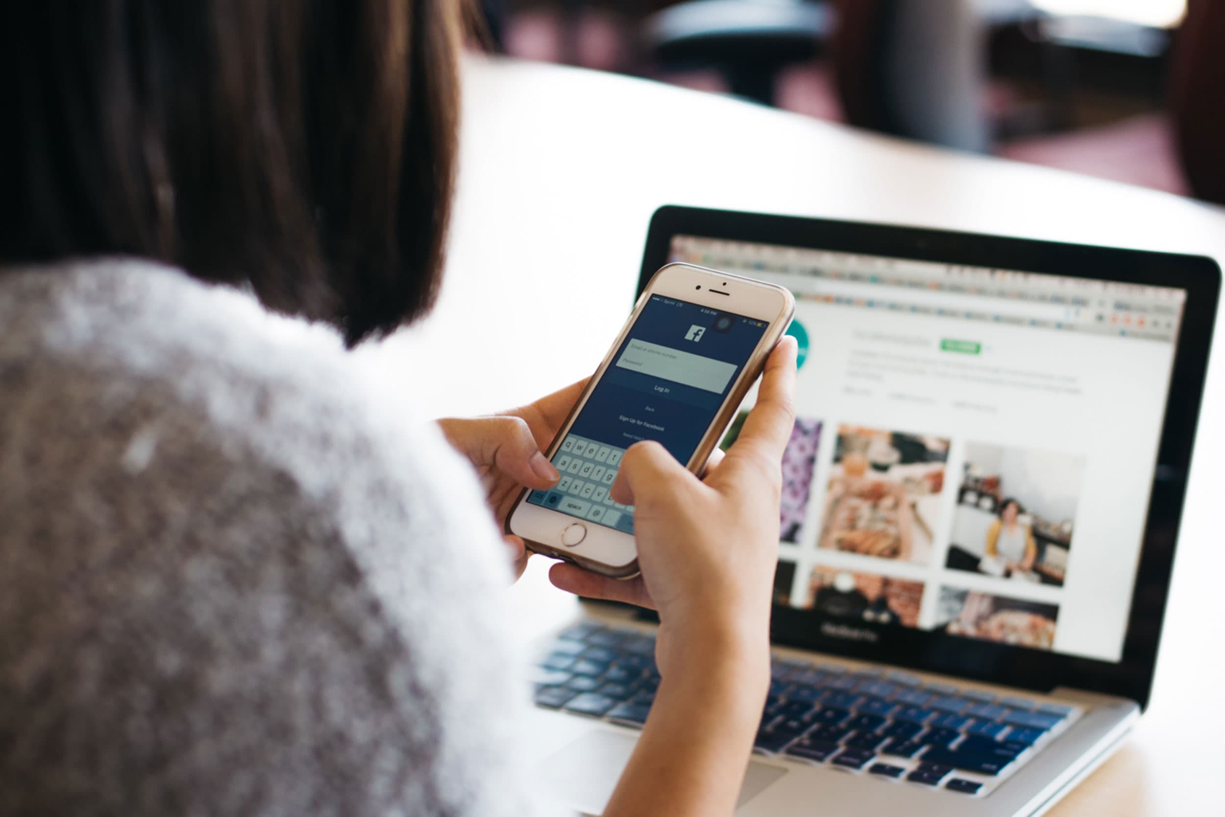Community Manager Partner Assurances gérant les réseaux sociaux