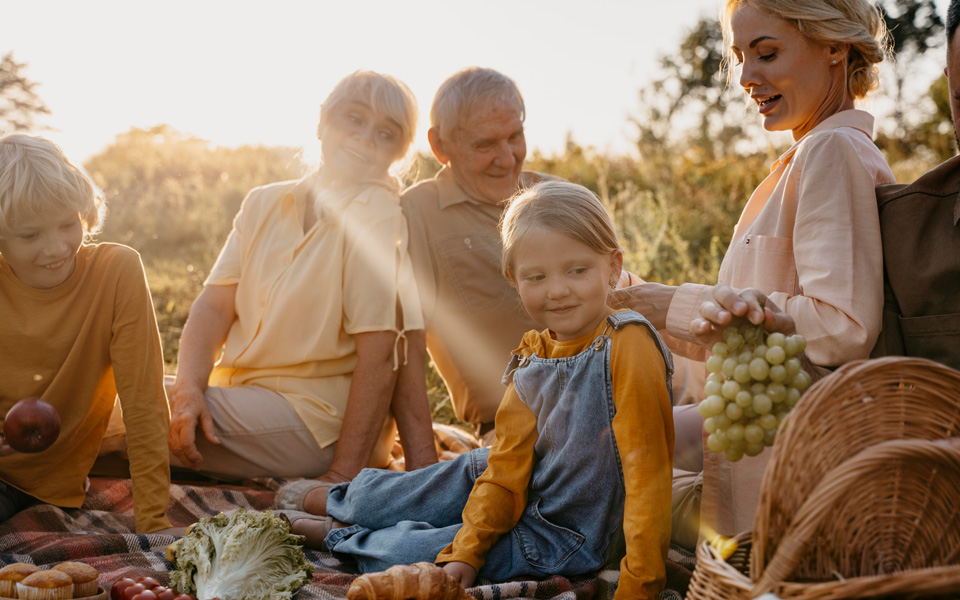Grande famille avec parents et enfants